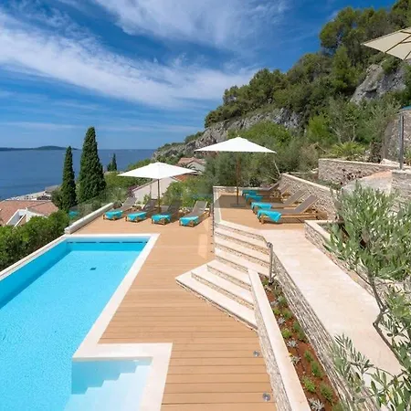 Majestic Tranquil With Stunning Panoramic View Villa